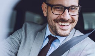 汽车玻璃的正确安装方法是什么（汽车玻璃的正确安装方法是什么图片）