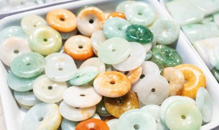 故宫翡翠玉白菜（故宫大白菜玉）