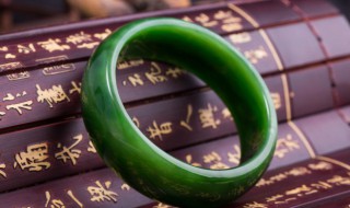 3万翡翠手镯有一点裂纹 买的翡翠镯子外面有一道裂纹