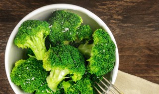 西兰花用热水烫一下能吃吗（西兰花过一下热水就可以吃了吗）