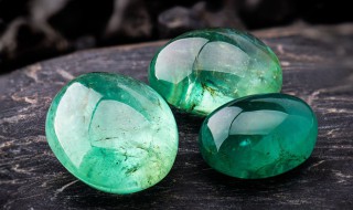 和田翡翠玉石区别（和田玉 翡翠 区别）