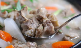 煮熟的羊汤水少了能加水吗 煮羊汤水不够加什么水