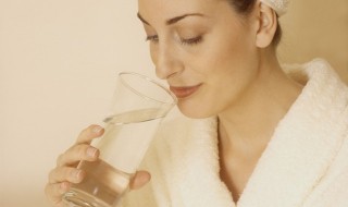 请问喝水最好是喝凉水还是热水 平常喝热水好还是喝凉水好