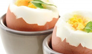 怎样煮鸡蛋不容易煮烂而且能煮熟(鸡蛋怎么煮才不会煮烂)