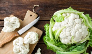 花菜用热水焯过可以放冰箱吗（花菜焯过水放冰箱过一晚可以再吃?）