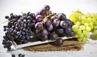 葡萄干买什么颜色的好（葡萄干买什么颜色的比较好）