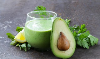 牛油果什么状态下可以吃 牛油果就这样吃可以吗