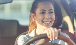 冬天下雨车窗起雾怎么办（冬天下雨车窗起雾怎么解决）