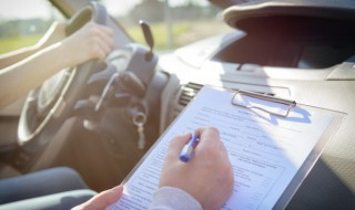 汽车发电机上的字母R代表什么（汽车发电机r是什么意思）