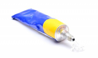 PVC胶水使用时的注意事项有哪些（pvc胶水的使用方法和注意事项）