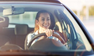 轿车机油多长时间换一次（轿车机油多长时间换一次机油老款科鲁兹用什么机油）