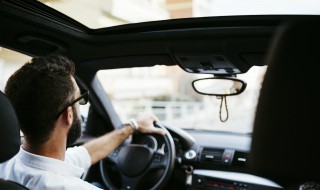 2瓶啤酒多长时间能开车 2瓶啤酒多久能开车