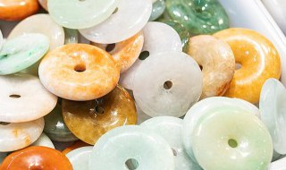 西双版纳翡翠能买吗（西双版纳的景点购买的翡翠可靠吗）