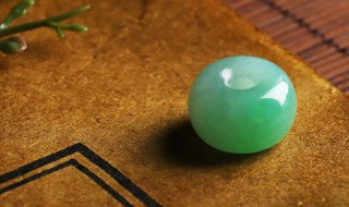 翡翠玉坠价格 翡翠玉吊坠价格