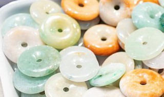 绿色翡翠的分类 绿色翡翠的分类图片欣赏