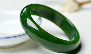 翡翠绿色分类（翡翠绿色分类及等级）