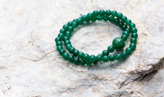 佩戴翡翠的好处和功效（佩戴翡翠的好处?）