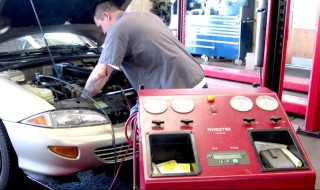 新车一万公里保养要换些什么 新车一万公里保养要换些什么多少费用