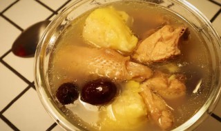 煲鸡汤放什么材料好呢（鸡汤放什么材料煲汤好）