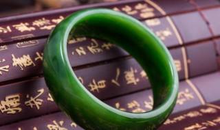 怎样识别翡翠手镯的好坏 翡翠手镯怎么识别好坏