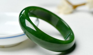 宋美龄翡翠麻花手镯介绍（宋美龄 麻花翡翠手镯）