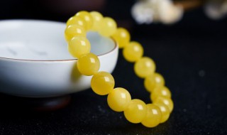 如何辨别蜜蜡的真假 如何辨别蜜蜡的真假?