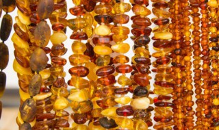 如何辨别真假蜜蜡 如何辨别真假蜜蜡手链