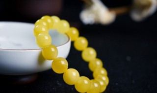 怎么样辨别蜜蜡真假 如何分辨蜜蜡真假