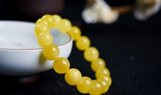 辨别蜜蜡的真假（这样辨别蜜蜡的真假）