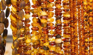 蜜蜡与琥珀的区别在哪里 蜜蜡和琥珀一样吗