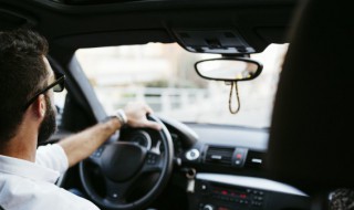 电动汽车第一次如何充电（电动汽车第一次充电）