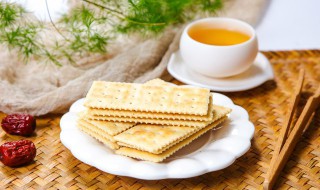 儿童饼干挑选要注意什么（买儿童饼干会注意哪些问题）