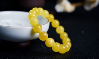 金绞白和白花蜜蜡区别(金绞白花蜜蜡白的多好还是黄的多好)