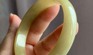 黄色翡翠手镯价格（手镯黄玉价格多少）