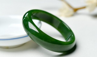 翡翠色和种哪个重要 翡翠的几种颜色好