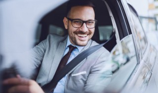 小孩坐副驾驶怎么处罚 大人带小孩坐副驾驶怎么处罚