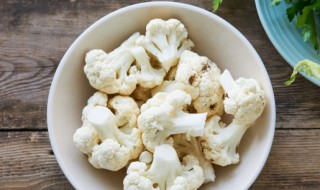 西红柿炒菜花怎么炒好吃（西红柿炒菜花怎么炒好吃窍门）