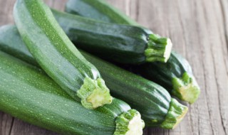 鸡蛋西葫芦怎么炒（西红柿鸡蛋西葫芦怎么炒）