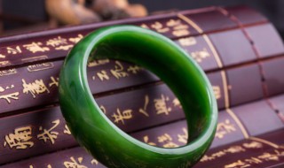 冰种翡翠戒面价格（翡翠高冰戒面和价格）