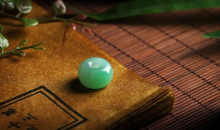 翡翠豆种和糯种的区分（什么是糯种翡翠豆种翡翠）