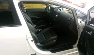 副驾驶座下积水怎么排(副驾驶后座积水)