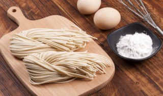 煮面条为什么要加凉水23次（煮面条为什么要放三次冷水）