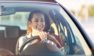 驾驶证满六年怎么换证（驾驶证满六年怎么换证不在本地）