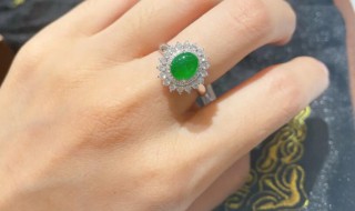 钻石翡翠戒指寓意是什么意思（钻石戒指的寓意是什么）