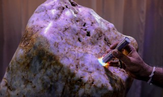 世界上最大的宝石（世界上最大的宝石是什么宝石）