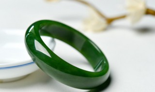 糯种翡翠开水煮变绿了 糯种浅绿翡翠