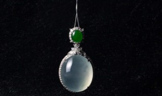 翡翠糯种挂件(翡翠糯种挂件图片)