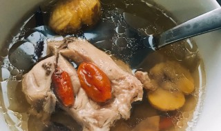 板栗炖鸡可以加枸杞吗 板栗炖鸡加红枣可以吗