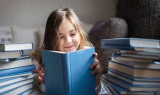 秦伯淮表达了作者怎样的思想感情（秦伯淮表达了诗人怎样的情感?）