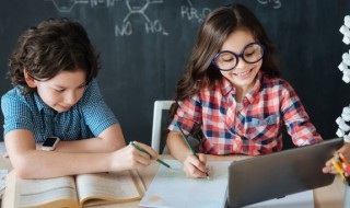 暮江吟表达了作者怎样的思想感情（暮江吟表达了作者怎么样的思想感情）